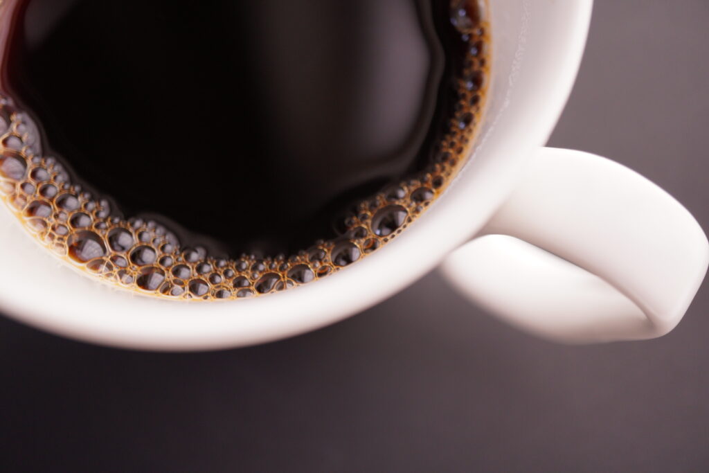 コーヒーが入ったマグカップ