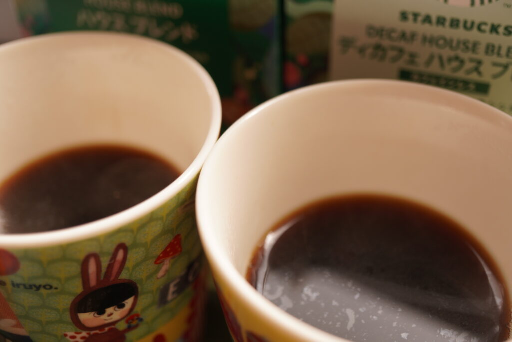 スターバックスコーヒー、ハウスブレンド（カフェインレス）との比較