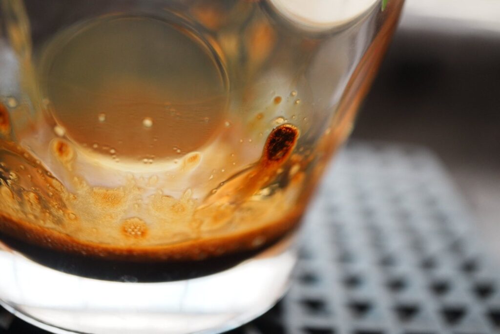 マウントコーヒーインスタントに水を入れた